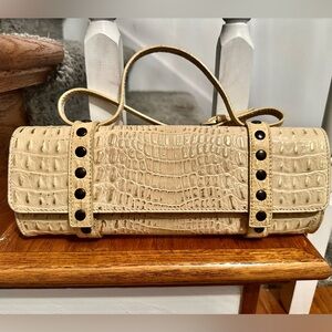 Donald pliner croc brushed in gold. In excellent cont.